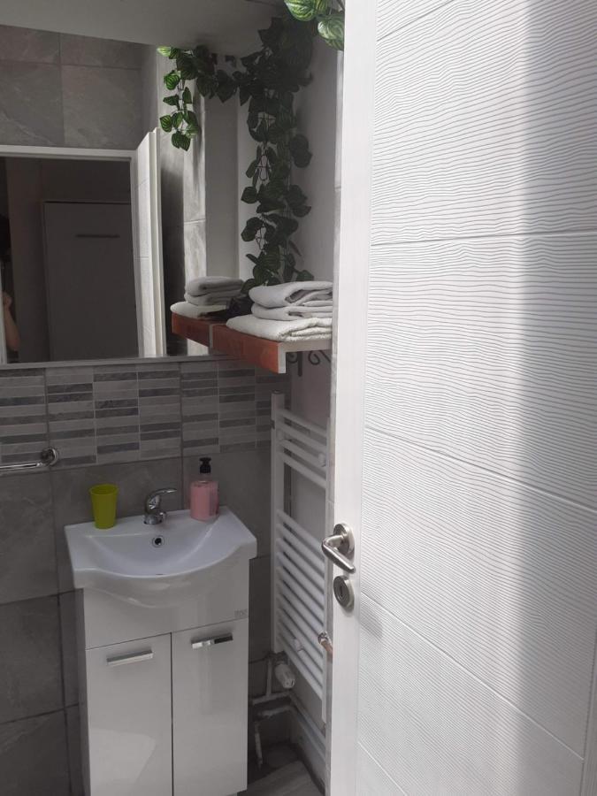 Apartmani Zaara SJJ Esterno foto