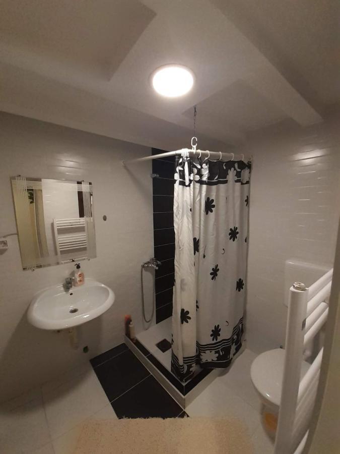 Apartmani Zaara SJJ Esterno foto